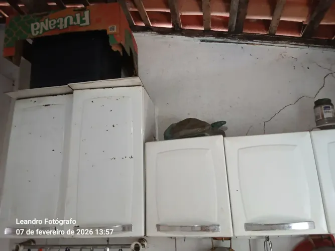 Armário de aço italiana cor branco . Completo balcão paneleiro e o armario