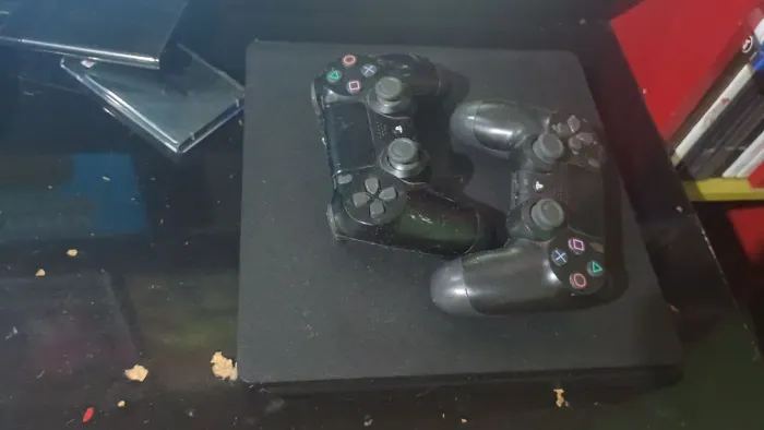 PS4 slim um terá de HD desbloqueado