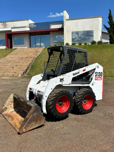 Mini Carregadeira Bobcat S130 ano 2013 