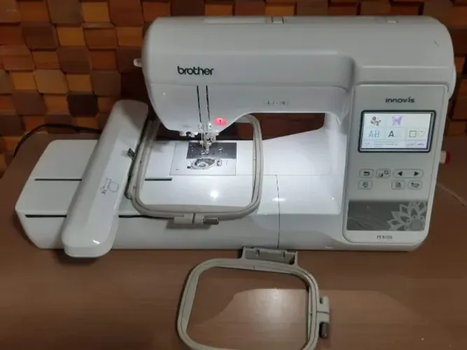 Máquina de bordar brother PE 810 l