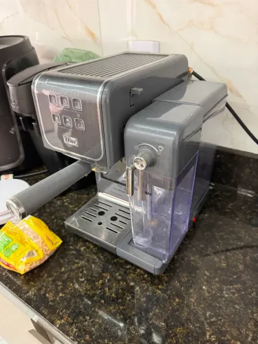 Cafeteira Expresso Oster PrimaLatte Touch