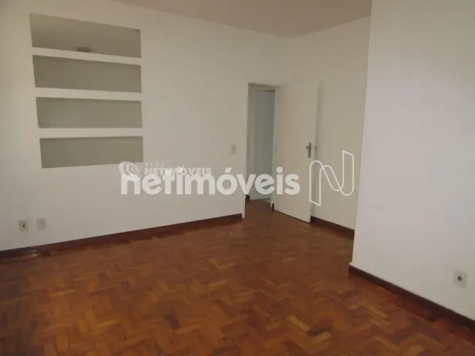 Apartamento com elevador próximo ao Colégio Batista, em rua tranquila