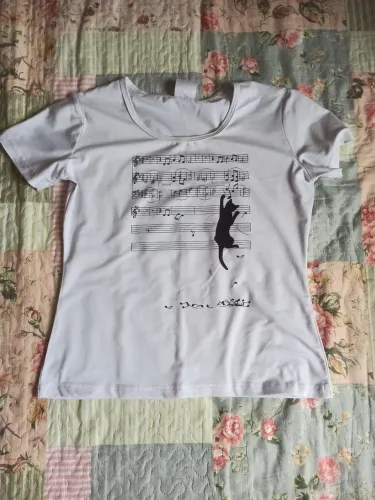 Desapego blusa branca estampa de gato