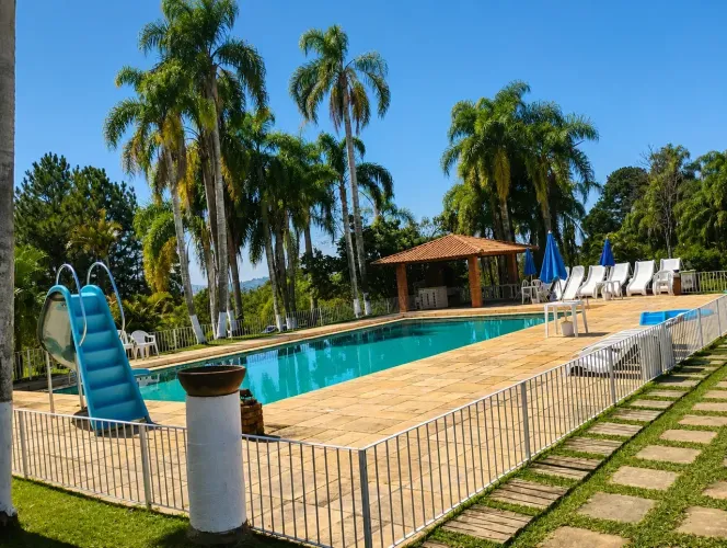Sítio Ibiúna, Piscina Com Escorregador E Quadra