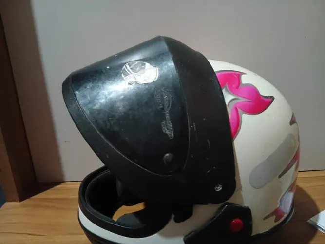 VENDO CAPACETE SAMARINO POR 100