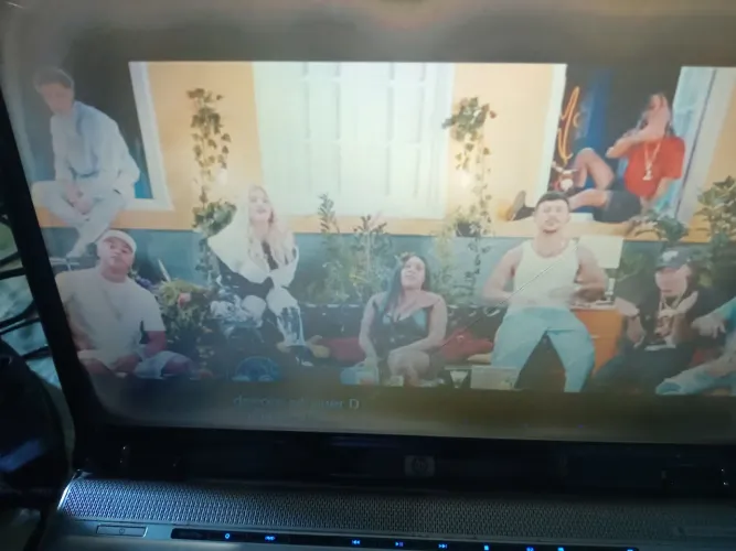 Notebook 15 tela 15 polegada focinado muito só a bateria viciada