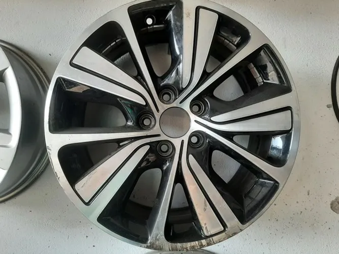 Roda aro 17 Peugeot preta com diamantado 5x usadas
