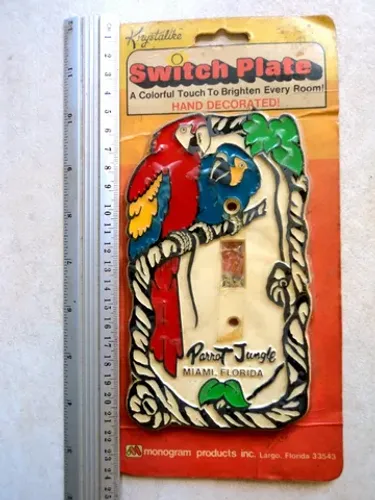 Placa para interruptor Kristalike - Decorado á Mão - Parnat Jungle. Miami . Flórida.