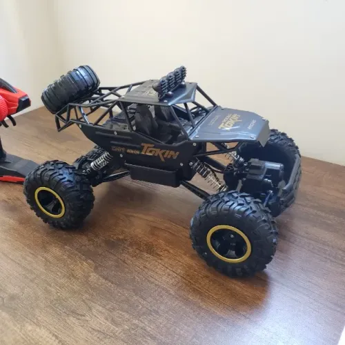 Carrinho Jeep de Controle Remoto Recarregável Pneus de Borracha Suspensão Alta Faróis