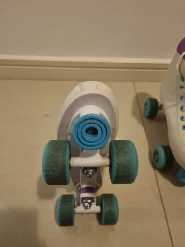 Patins / roller DERBY.