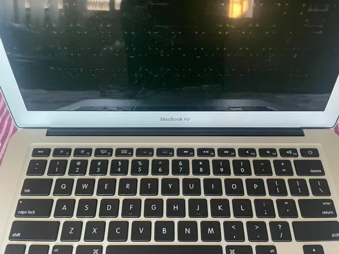 MacBook Air Apple 13.3", M1, 8GB RAM, 256GB SSD - Prata