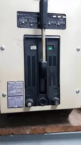 Disjuntor Beghim Tipo Dm1 2000 A Revisado Em Perfeito Estado