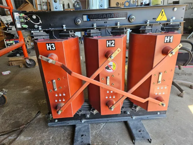 Transformador a seco 300kva 13.8kV / 220V 220V