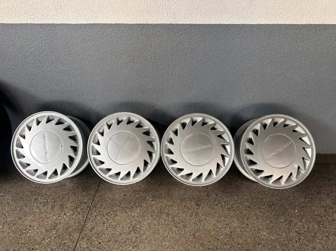 Jogo de aros 14? Originais do Opala Modelo Serrinha
