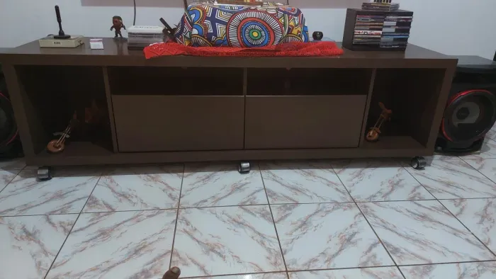 RACK para TV com Rodinhas - Seminovo
