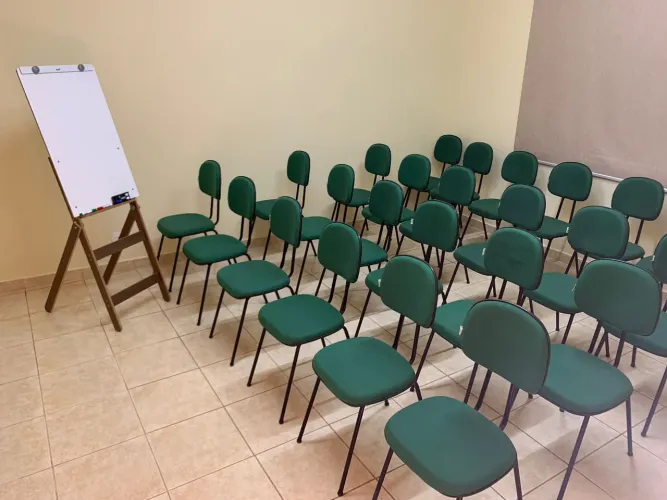 Cadeiras de Escritório / Secretária - 25 Peças - Em perfeito estado!