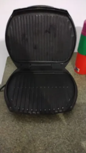 Churrasqueira elétrica (grande) própria pra apartamento