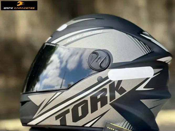 CAPACETE ESPORTIVO COM VISEIRA FUMÊ (LOJAS GRIFE CAPACETES)