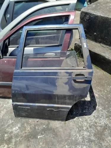 Porta traseira do uno