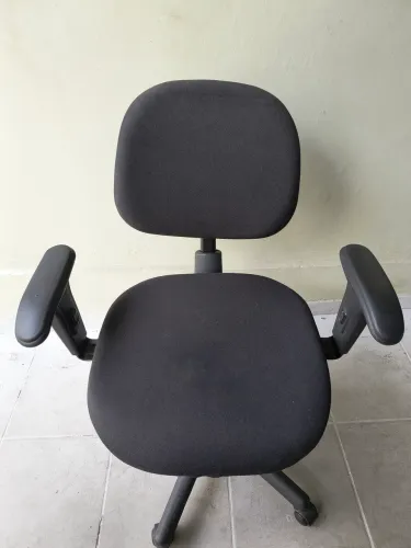 Excelente Cadeira de Escritório.