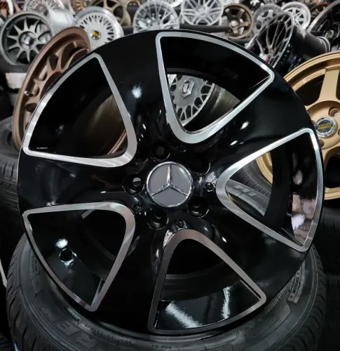 Jogo de rodas CLA 250 aro 17 5x112