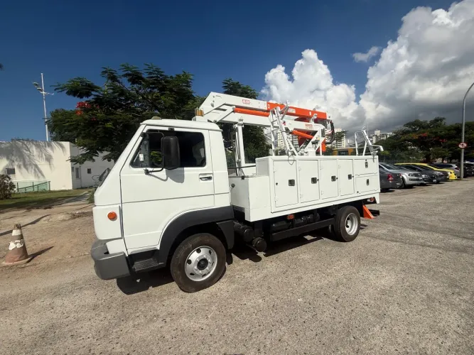 Caminhão Cesto aéreo ano 2017, VW Delivery 8.160- 100% operacional.