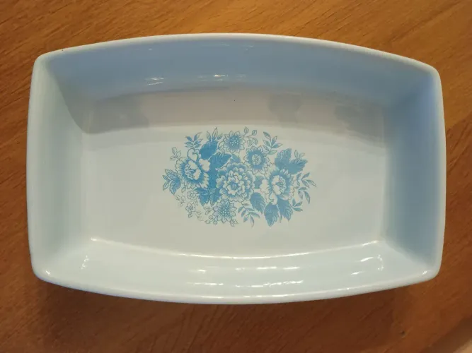 Antiga travessa em porcelana 