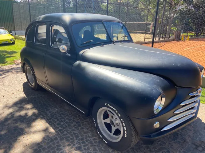 Vanguard 1951, fabricado pela Standard, 6 cilindros 