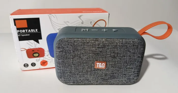 Caixa de Som Portatil Speaker TG com Otimo Acabamento Cor cinza TeG Com Rádio, Mp3 Ótimo