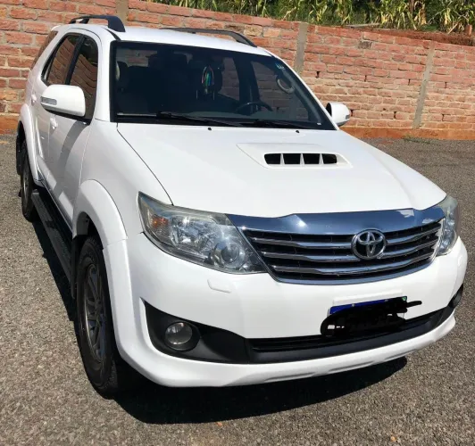 Toyota Hilux SW4 SRV D4-d 4X4 3.0 TDI Dies. AUT 2013