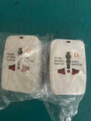 Adaptador de Tomada Universal para Viagem