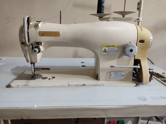 Máquina de costura industrial Singer, completa toda original.