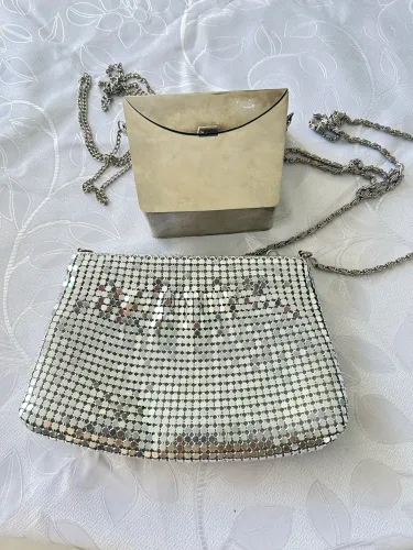 Duas bolsas para festa estilo vintage em metal