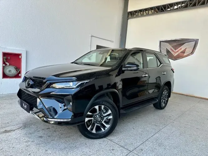 Toyota Hilux SW4 SRX Plat. 4X4 2.8 TB Die. Aut. 2025