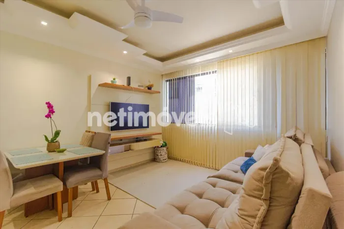 Apartamento de 02 quartos para locação no Castelo!