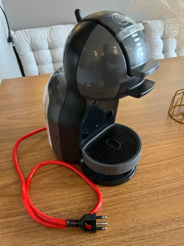 Cafeteira Nescafé Dolce Gusto
