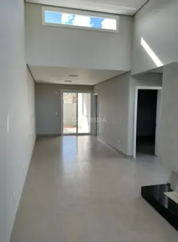 Casa em condominio fechado com 3 dormitórios, sendo 1 suíte, para alugar no bairro Hipica.