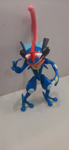 Boneco Greninja Pokemon
