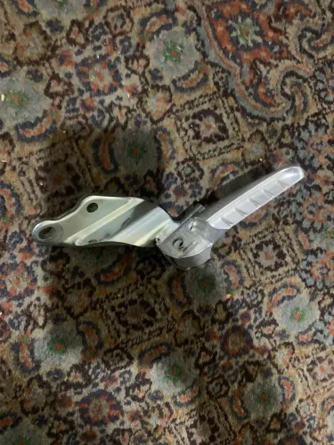 Suporte da pedaleira e pedaleira Direita Yamaha Neo125 original