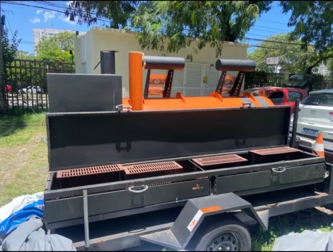 Churrasqueira Defumadora Profissional Rebocável (Carretinha BBQ)