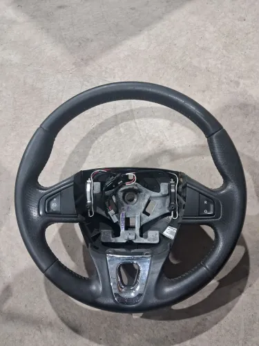 Volante em couro fluence com comandos 