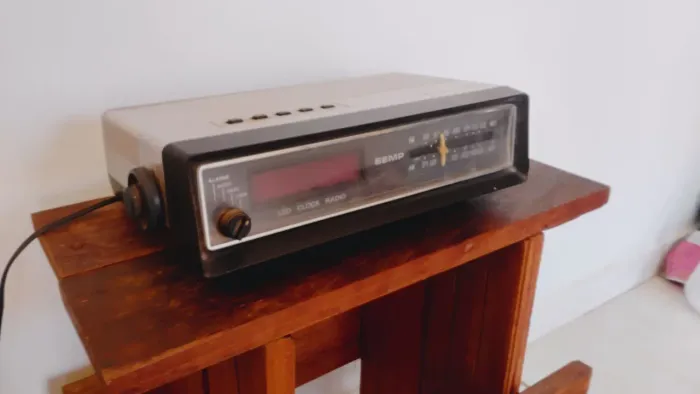 Rádio Relógio Antigo