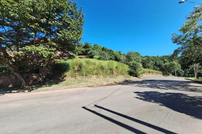 OPORTUNIDADE NO CONDOMÍNIO RESIDENCIAL LAGOS DE JARINU EM JARINU-SP: