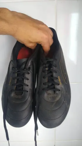 Chuteira umbro clássica 