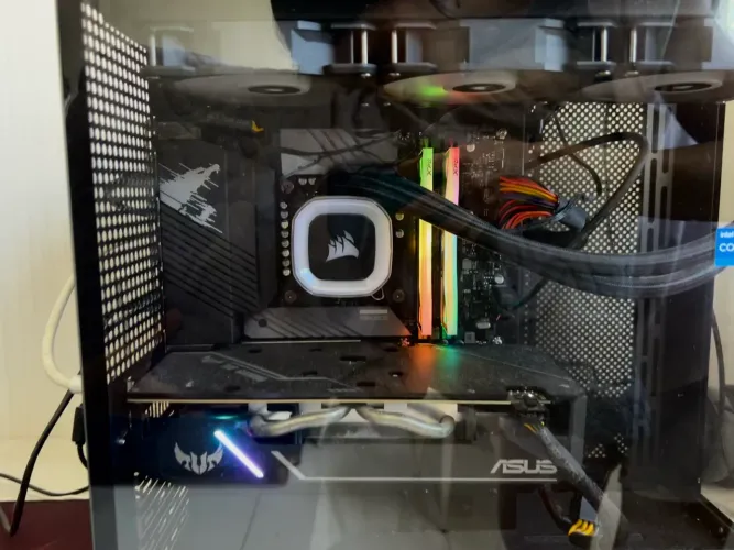 COMPUTADOR: I5-12400F, Asus 1660 Super, 16GB de ram, Aorus B660M