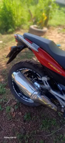 Vende se linda CB 300