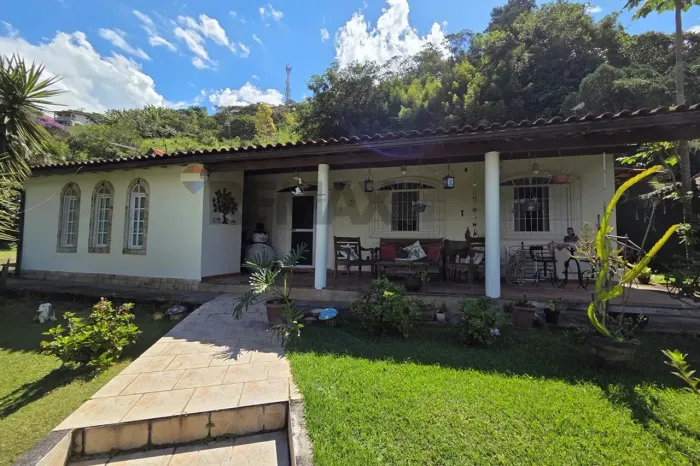 Ampla Casa com 3 Chalés à Venda em Penedo 5.540 m², Lazer Completo e Potencial de Renda