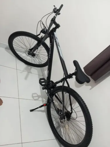 Vendo uma bicicleta 