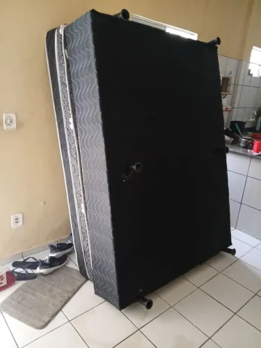 Vendo uma cama box casal 