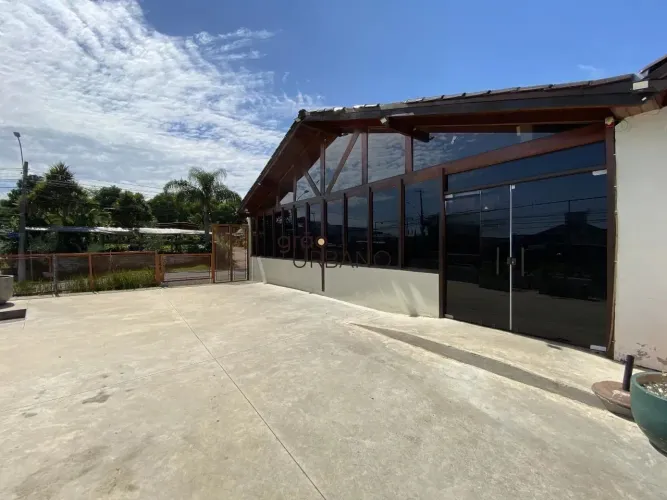 Ponto comercial com 200m²